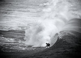 JUNIQE® Leinwandbild 20x30cm Schwarz & Weiß Ozeane, Meere & Seen - Design „Indonesia Surf“ (Format: Quer) - Leinwand, Bilder auf Leinwand & Leinwanddrucke von unabhängigen Künstlern - Fotografie & Foto Kunst - entworfen von Jody MacDonald - 1