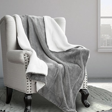 Bedsure Flauschige Kuscheldecke 150x200cm Grau Decke mit super weiche Sherpawoll, Zweiseitige Flauschige Sofadecke, Leichte Mikrofaser Fleece Decke Überwurf für Sofa und Couch - 2