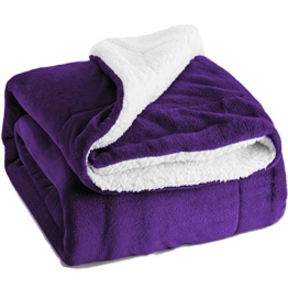 Bedsure Flauschige Kuscheldecke 150x200cm Violett Lila Decke mit super weiche Sherpawoll, Zweiseitige Flauschige Sofadecke, Leichte Mikrofaser Fleece Decke Überwurf für Sofa und Couch - 1